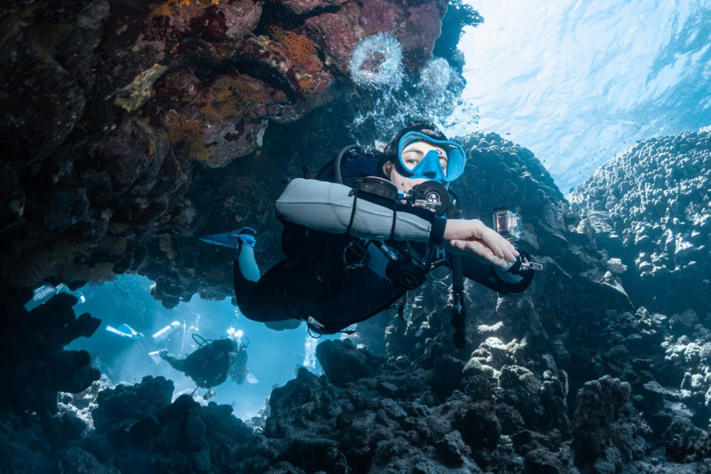 12-st-johns-caves-diver.jpg